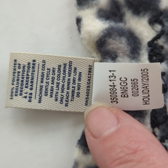 Old Navy Fleece Leopard Print Fringed Scarf Black White 10" x 73" Super Soft - Picture 4 of 10